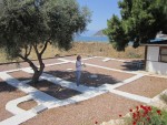 Η κυρία Ήβου ξεναγεί τα μέλη μας στην Αρχαία Ασίνη